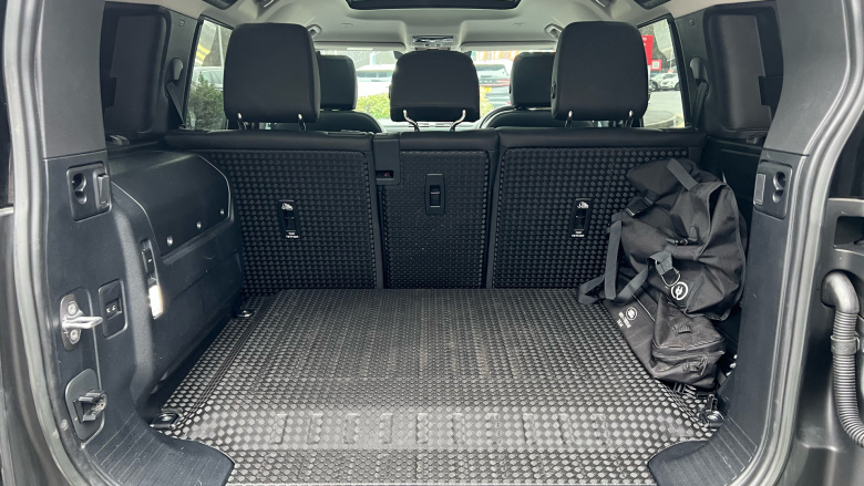 Land Rover Defender 2.0 P400e XS Edition 110 5dr Auto Estate